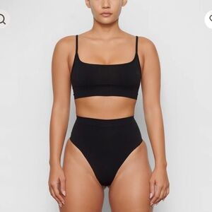NEW Skims Seamless Sculpt Mid Waist Thong NWOT